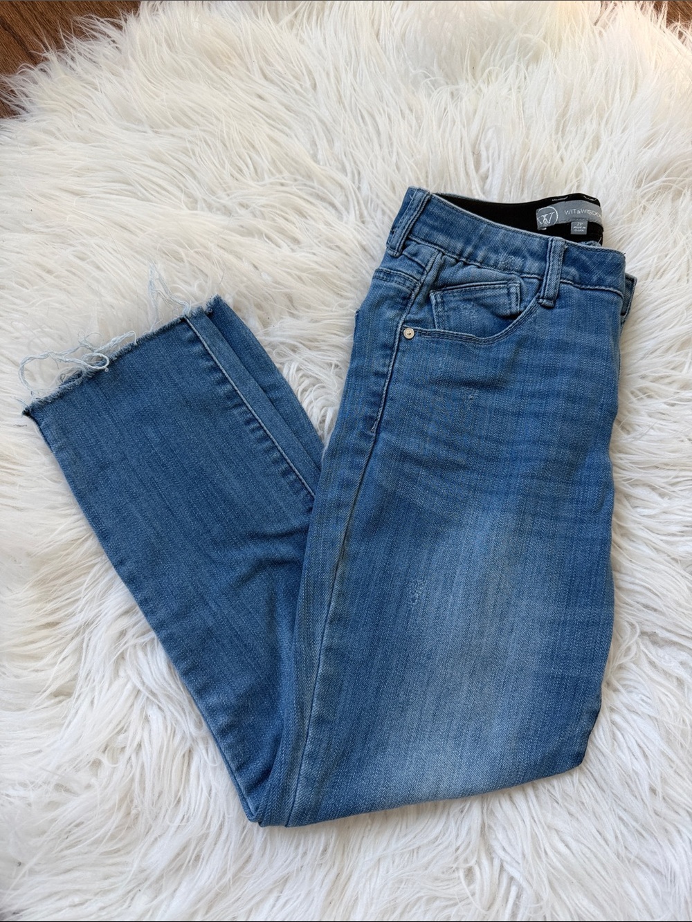 Wit & Wisdom Mid Blue Cropped Ankle Jeans
